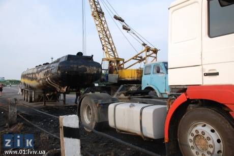 Поблизу Дрогобича горіла цистерна з тридцятьма тоннами продуктів нафтопереробки. Фото 